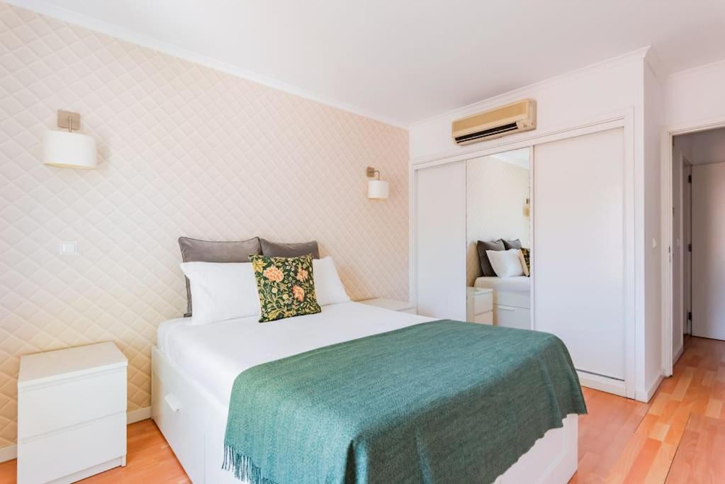 Lay Your At Avenida Da Liberdade Lisbon